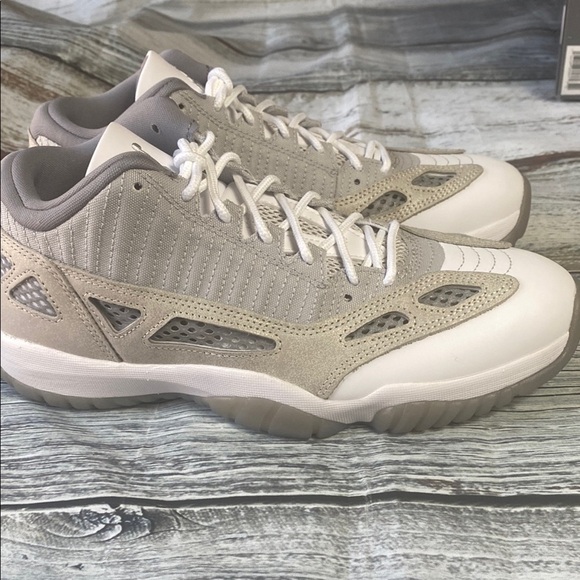 Air Jordans 11 Retro Low IE Men's SZ 9 Sneakers Gray Beige & White NWOT (no box) - Picture 2 of 7